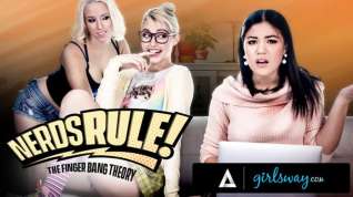 Online film GIRLSWAY Nerdy Roommates Kendra Spade And Chloe Cherry Fake Being In A Sitcom While Banging A Friend