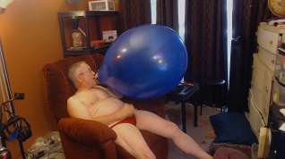 Free online porn Blow 2 Pop A 24 And A 12 Inch Balloon Then Cum (blnbngr 48