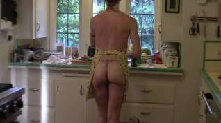 Online film Smiley Blonde MILF in the kitchen