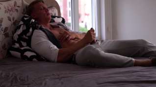 Online film Handsome Male Businessman Jerk Off A Big Cock After A Working Day And Cum On Himself 11 Min