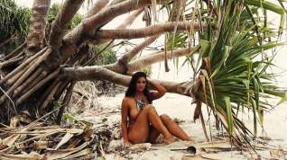 Online film Naked Natural Beauty Posing In Exotic Tropical Location - Morgan Mcnamara