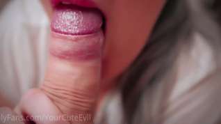 Online film Cute Asain Girl Gives A Morning Blowjob And Enjoys It 4k