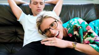 Online film Cory Chase & Johnny The Kid in Step-Mom Craves Young Cock