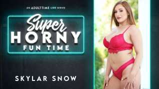 Online film Skylar Snow in Skyar Snow - Super Horny Fun Time