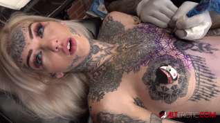 Online film Amber Luke Plays With Her Pussy While Getting a Chest Tattoo
