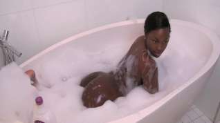 Online film Sexy Ebony Shows Off Her Nice Body While Taking A Bubble Bath