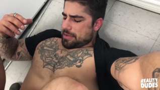 Online film Shawn Hardy And Ryan Bones In Dudes In Public 6 – Laundromat - Gagging First Time