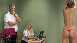 Online film Little Caprice In The Spanking Machine Part4