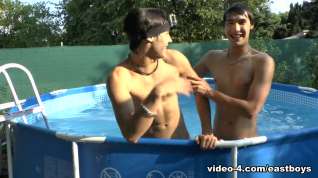 Online film Enjoy summer fun in the pool with Aston twins - EastBoys