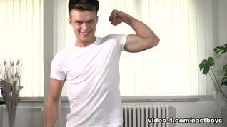 Online film Muscle Flexing and Workout - EastBoys