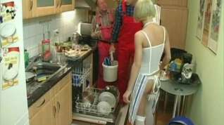 Online film Blond Threesome With Plumbers - Paris Pink
