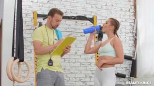 Online film Alexis Crystal - Twerking Out At The Gym In Hd