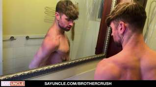 Online film Sharing a Bathroom - BrotherCrush