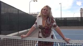 Online film Blonde Mom Kinsley On The Tennis Cort