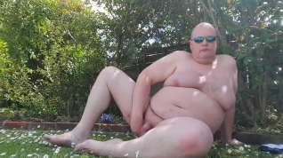 Online film Fat Man Has More Fun In The Garden