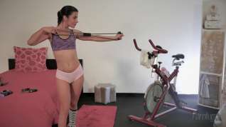 Online film Porntugal - Lilly Doll - My Personal Trainer Stretched