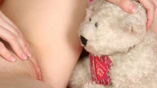 Online film Teddy bear rubs my pussy