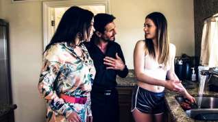 Online film Krissy Lynn & Kamryn Jade & Tommy Gunn in Father Figure, Scene #01