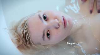 Online film Blonde teen masturbating in the bathtub