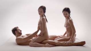 Online film Threesome massage at its most artistic