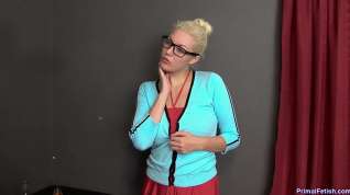 Online film Hot blonde with glasses is getting fucked in the classroom, in front of the camera