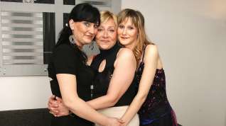 Online film Three Old And Young Lesbians Get It On - MatureNL