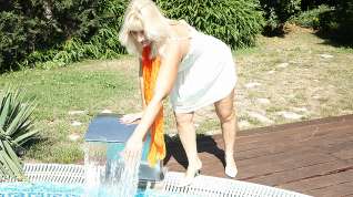 Free online porn Naughty Housewife Playing In The Garden - MatureNL