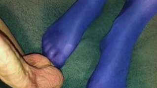 Online film Amateur footjob #76 blue nylon pantyhose - ballbusting, crushing and cum