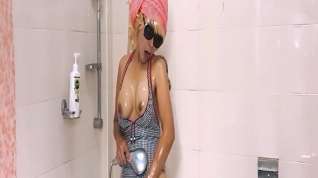 Online film Princess Hola in Rich Woman Fantasy - Shower Scene - - VRpussyVision