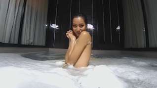 Free online porn Big Foam Bathing With An Asian Model - VRpussyVision