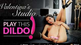 Online film Valentina Bianco in Valentina's Studio: Play this Dildo! - VirtualPorn360
