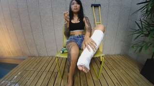 Online film Tattooed Asian Model With Short Cast Leg (SCL) - VRpussyVision