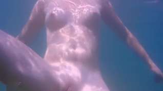 Free online porn Teen Swimming Naked In The Sea Underwater