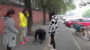 Online film The slave was ridden outdoor and kneel down on the road while slapped