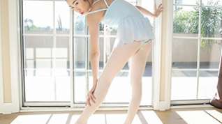 Online film Eva Yi in Angelic Ballerina Bang - LittleAsians
