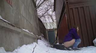 Online film spy pissing russian teen in the nature