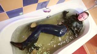 Online film Jeans Wetlook Girl Bath and Shower