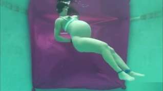 Online film pregnant underwater