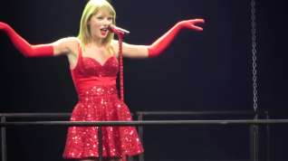 Online film Red Gloves No Porn 15-16-06 Taylor Swift - You Belong With Me Live