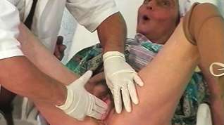 Online film 85 years old mom fisted by her doctor