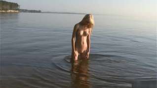 Online film Skinny blonde strips by the water