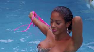 Online film TATA La tina Sexy in Pool