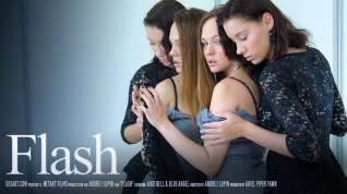 Online film Flash - Aiko Bell & Blue Angel - SexArt