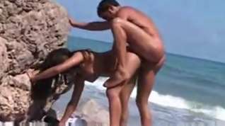 Online film Interracial couple on the beach