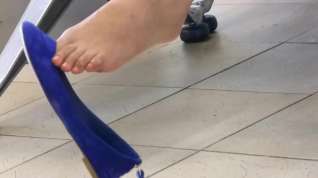 Online film Candid Incredible Dangling Shoeplay Feet at Airport