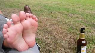 Online film Real Amateur: Foot worship in the nature