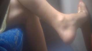 Online film Candid feet - blonde girl on bus - face soles