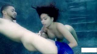 Free online porn Aaliyah Hadid - Underwater Blowjob