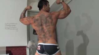 Online film Thai bodybuilder solo