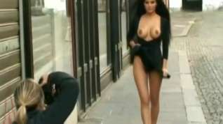 Online film Sexy Photoshoot - Nude in Public!